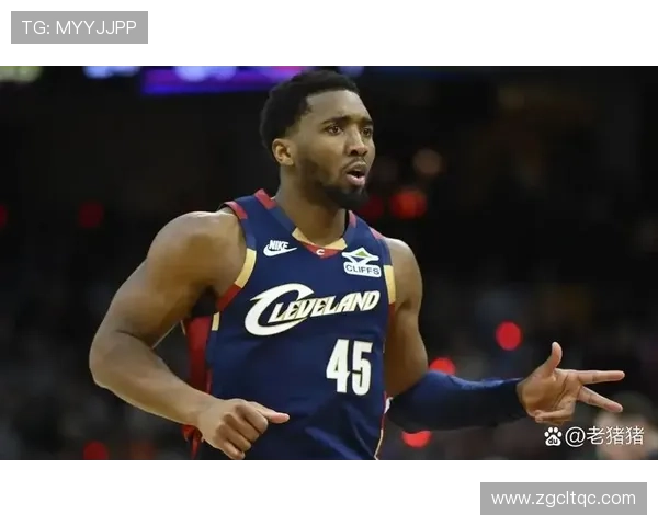 米切尔晒照暗示骑士核心将续约